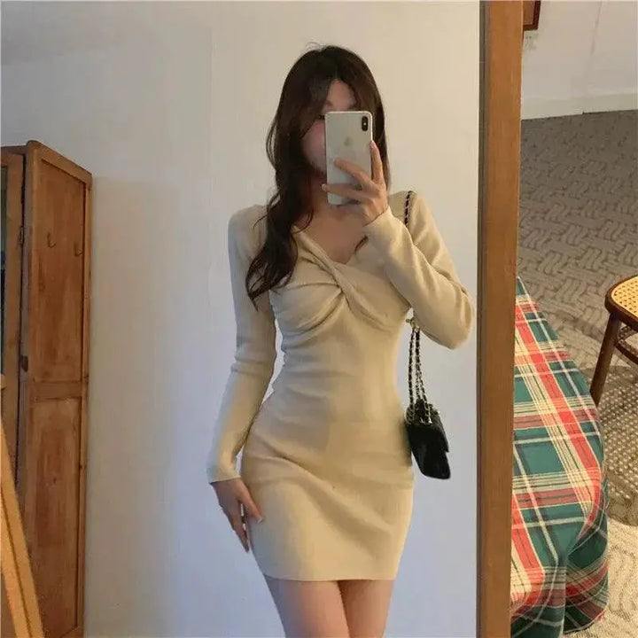Waist Trimming Knitted Dress For A Slim Silhouette Elegant