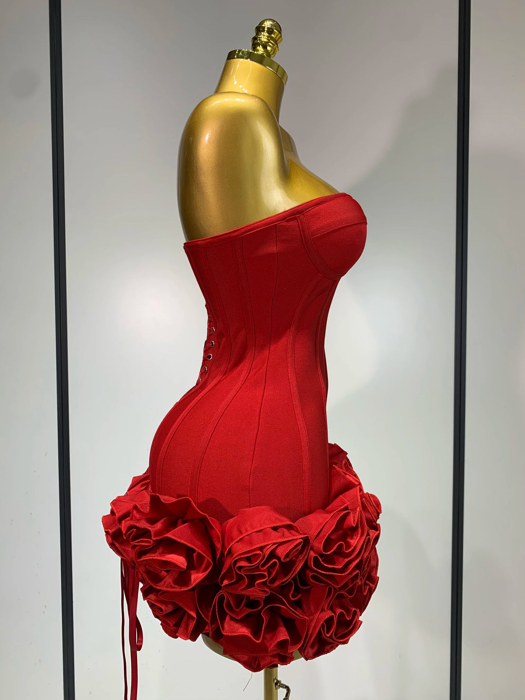 Exquisite Strapless Floral Cocktail Dress